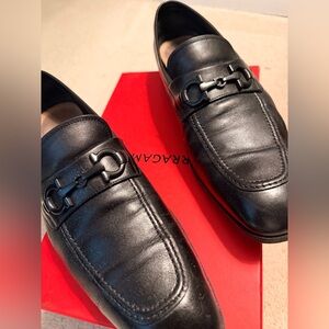 Elegant Ferragamo Black Leather Men's Loafers 12E